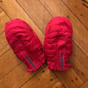 Patagonia puff ball mittens - 3-6 months